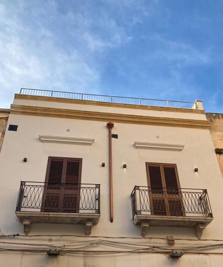 Casa Vacanze Al Trenta3 Marsala Exterior foto